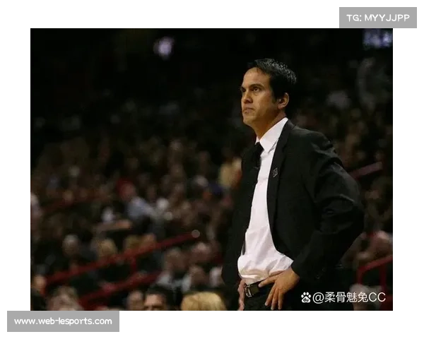 热火队教练斯波尔斯特拉主持年度篮球训练营 助力年轻球员成长